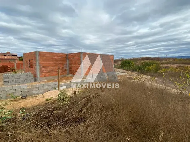 Terreno com 250m², à venda, no bairro Arraial em Araçuaí