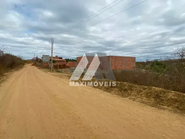 Terreno com 250m², à venda, no bairro Arraial em Araçuaí