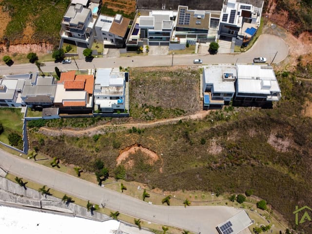 Terreno com 308m², à venda, no bairro São Pedro em Juiz de Fora