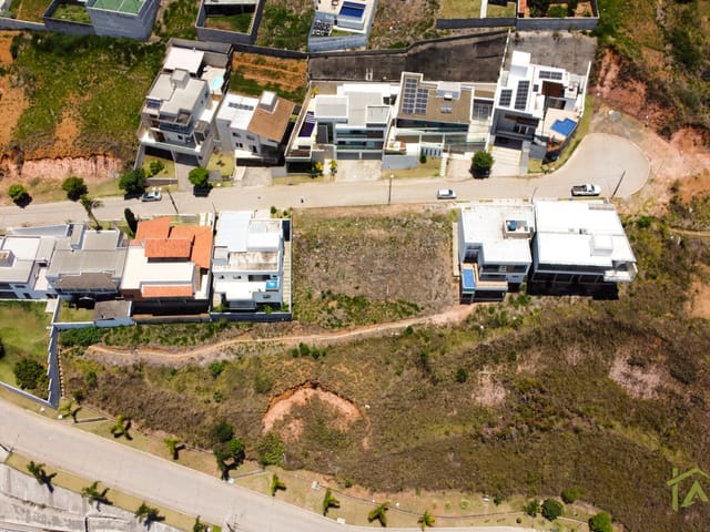 Terreno com 308m², à venda, no bairro São Pedro em Juiz de Fora