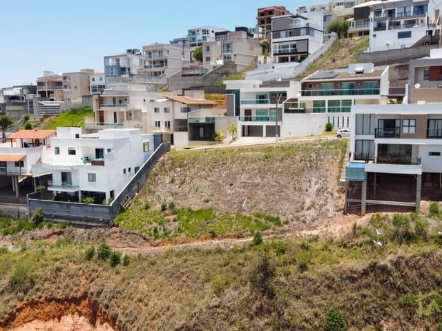 Terreno com 308m², à venda, no bairro São Pedro em Juiz de Fora