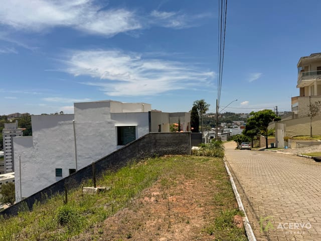 Terreno com 308m², à venda, no bairro São Pedro em Juiz de Fora