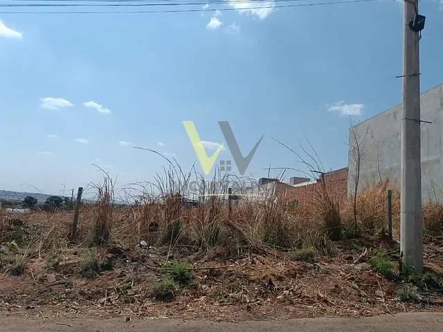 Terreno com 423m², à venda, no bairro Polocentro em Anápolis