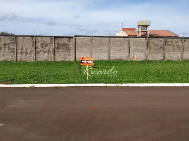 Terreno com 301m², à venda, no bairro Jardim Panorama em Arapongas