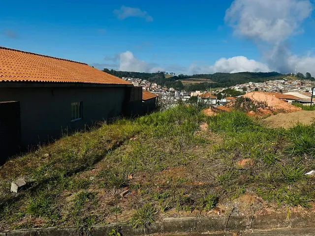 Terreno com 250m², à venda, no bairro Serra Azul em Maria da Fé