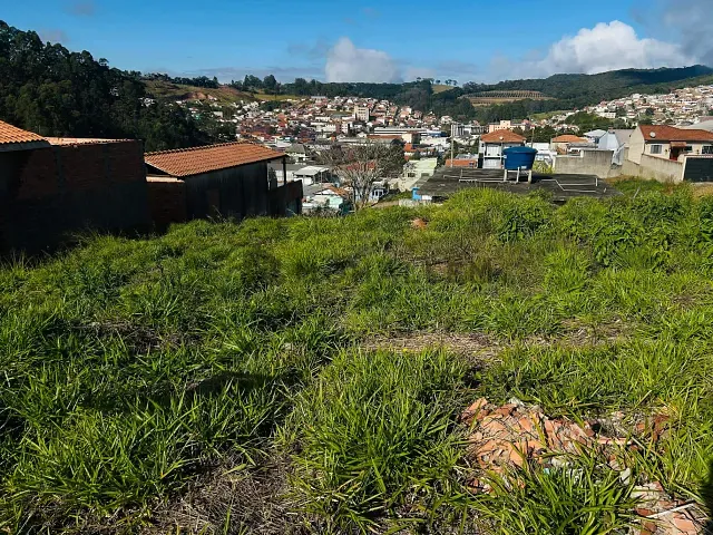 Terreno com 250m², à venda, no bairro Serra Azul em Maria da Fé
