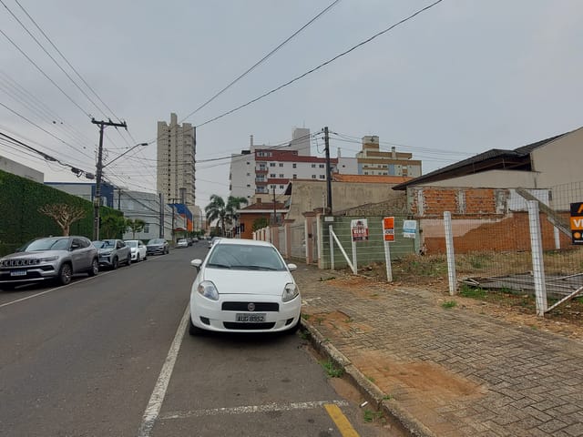 Terreno com 432m², à venda, no bairro Centro em Ponta Grossa