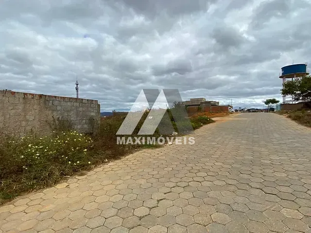 Terreno com 360m², à venda, no bairro J K em Araçuaí