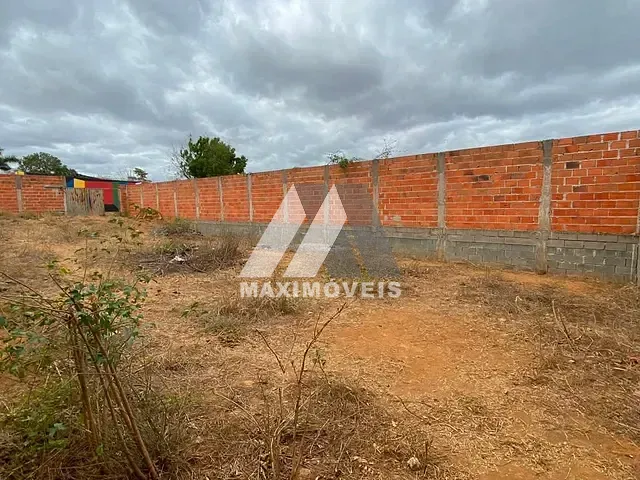 Terreno com 360m², à venda, no bairro J K em Araçuaí