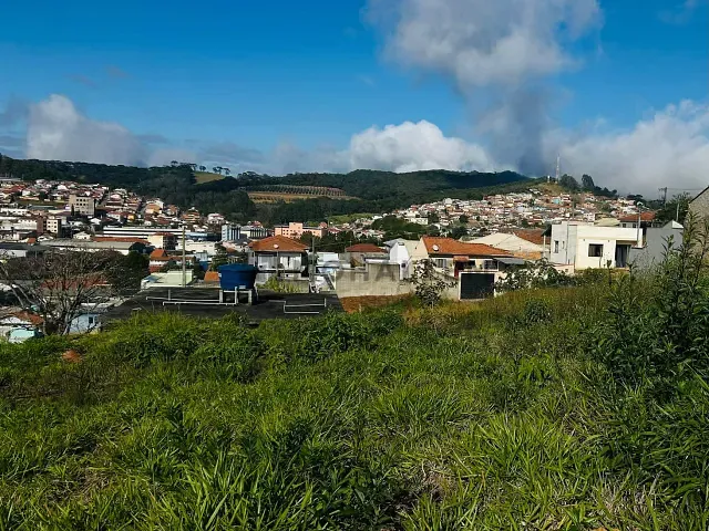 Terreno com 250m², à venda, no bairro Serra Azul em Maria da Fé
