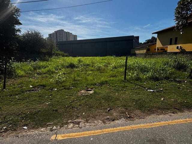 Terreno com 968m², à venda, no bairro Glória em Macaé
