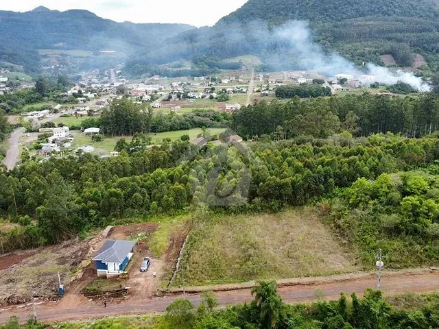 Terreno com 559m², à venda, no bairro Centro em Poço das Antas
