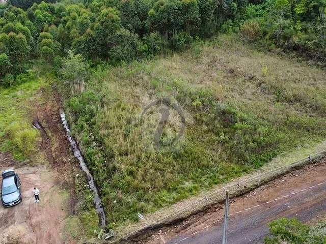 Terreno com 559m², à venda, no bairro Centro em Poço das Antas