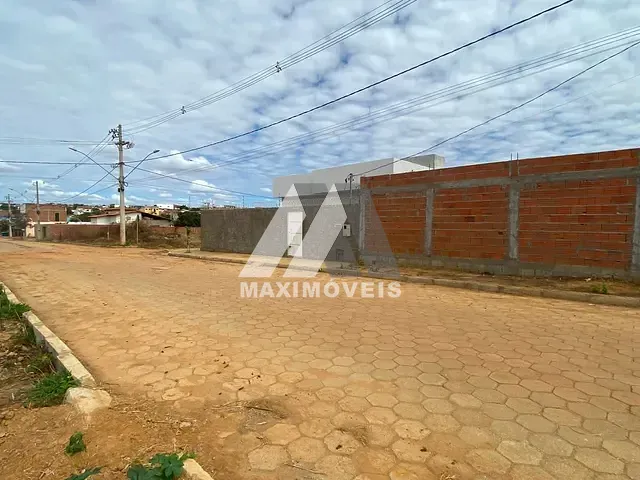 Terreno com 180m², à venda, no bairro São Francisco II em Araçuaí