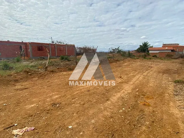 Terreno com 180m², à venda, no bairro São Francisco II em Araçuaí