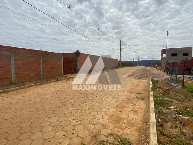 Terreno com 180m², à venda, no bairro São Francisco II em Araçuaí