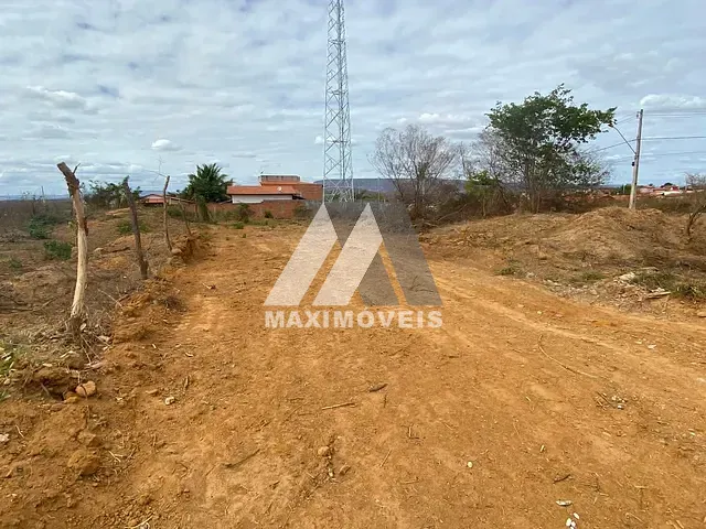 Terreno com 180m², à venda, no bairro São Francisco II em Araçuaí