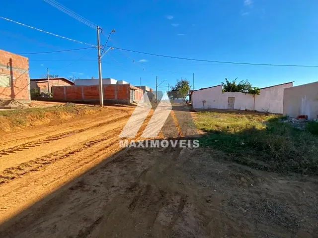 Terreno com 160m², à venda, no bairro São Francisco II em Araçuaí