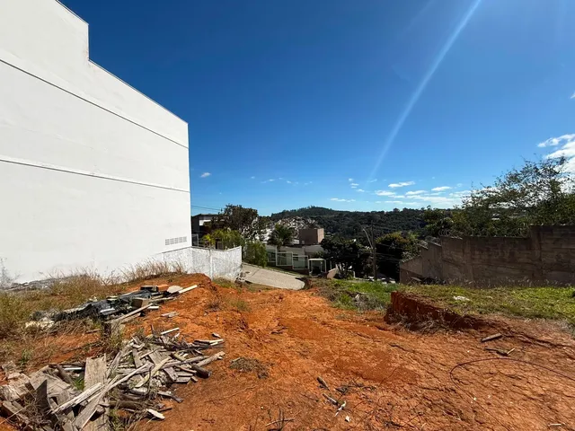Terreno com 313m², à venda, no bairro Santos Dumont em Juiz de Fora