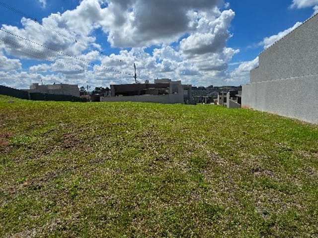 Terreno com 217m², à venda, no bairro Contorno em Ponta Grossa