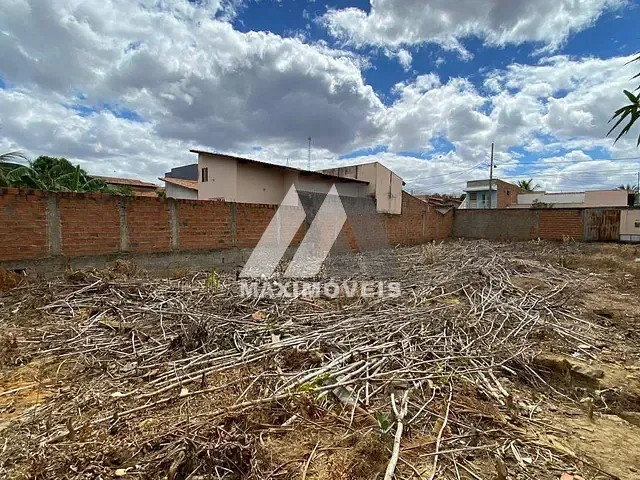 Terreno com 360m², à venda, no bairro São Geraldo em Araçuaí