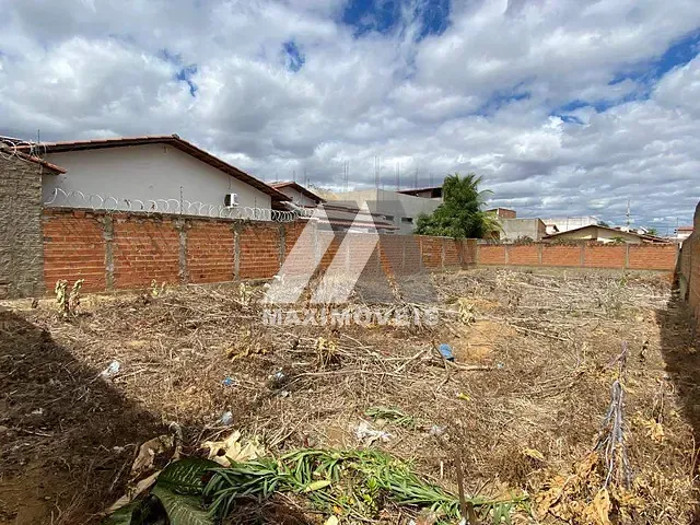 Terreno com 360m², à venda, no bairro São Geraldo em Araçuaí