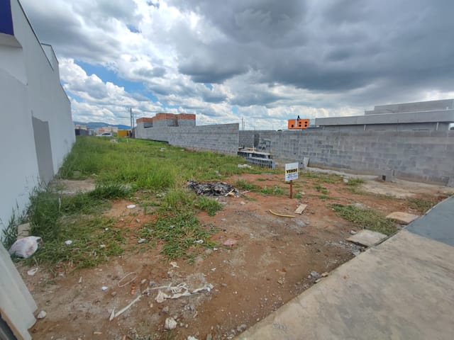 Terreno com 125m², à venda, no bairro Conjunto Habitacional Terra dos Ipês W em Pindamonhangaba