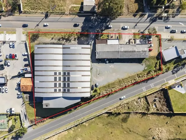Terreno à venda, no bairro Campo Comprido em Curitiba