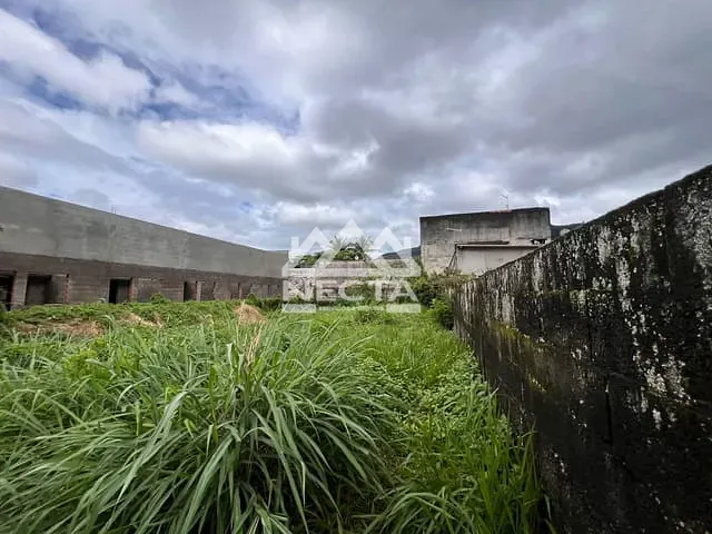 Terreno com 300m², à venda, no bairro Rio do Ouro em Caraguatatuba