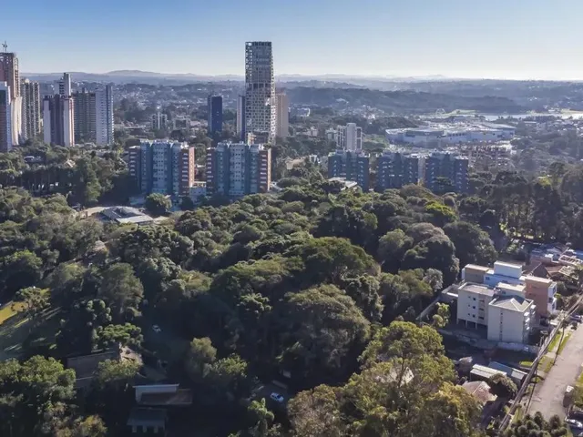 Terreno com 624m² 4 quartos e 2 banheiros, à venda, no bairro Mossunguê em Curitiba