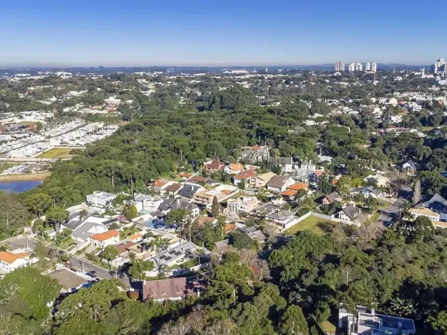 Terreno com 624m² 4 quartos e 2 banheiros, à venda, no bairro Mossunguê em Curitiba