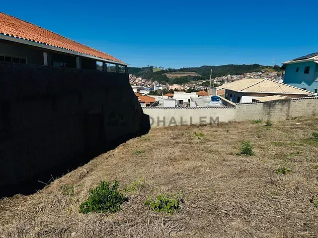Terreno com 250m², à venda, no bairro Serra Azul em Maria da Fé