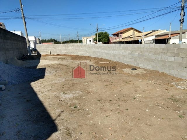 Terreno à venda, no bairro Parque das Palmeiras em Pindamonhangaba