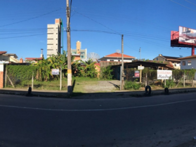 Terreno com 420m², à venda, no bairro Meia Praia em Itapema