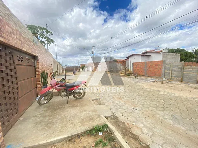 Terreno com 240m², à venda, no bairro São Francisco em Araçuaí