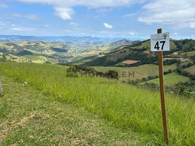 Terreno com 1500m², à venda, no bairro Pedra Preta em Maria da Fé