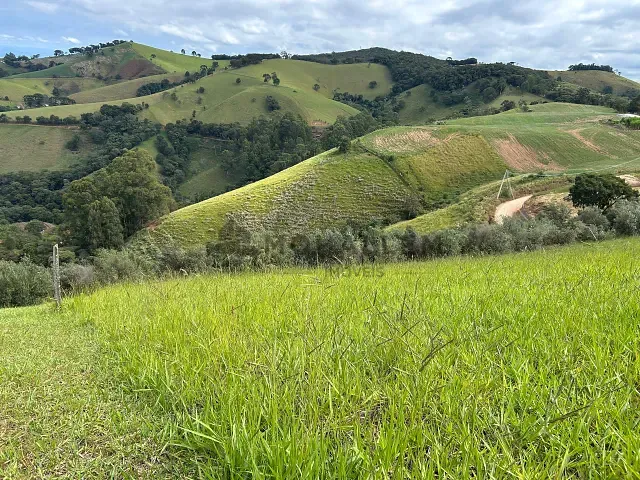 Terreno com 1500m², à venda, no bairro Pedra Preta em Maria da Fé