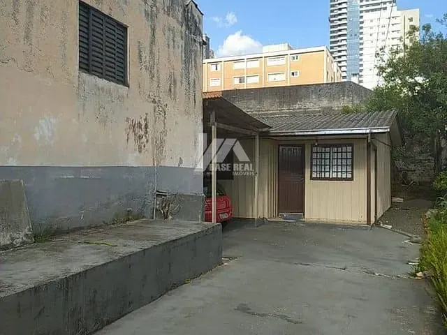 Terreno com 384m², à venda, no bairro Centro em Ponta Grossa