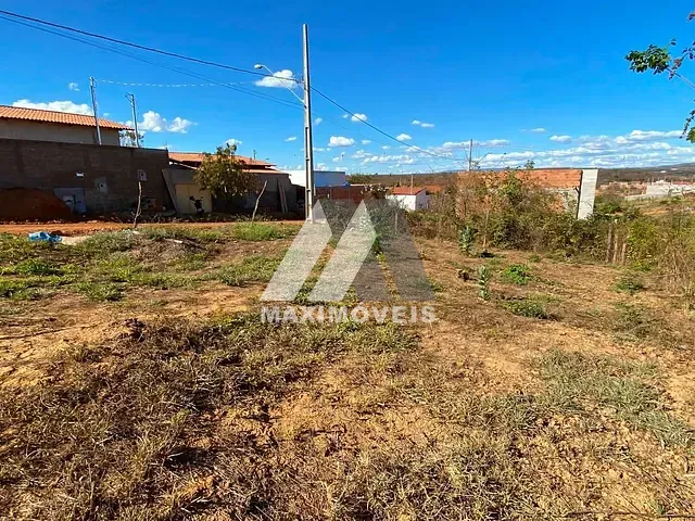 Terreno com 180m², à venda, no bairro São Francisco II em Araçuaí