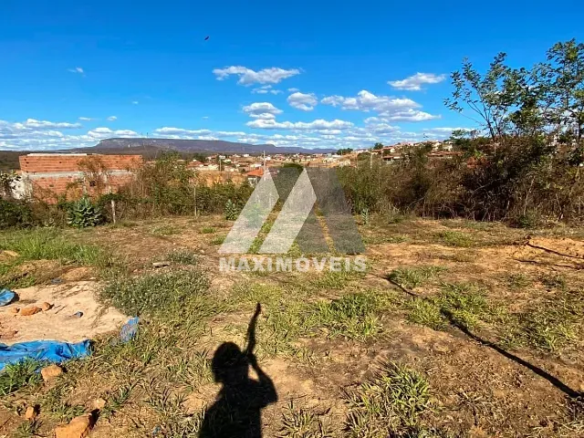 Terreno com 180m², à venda, no bairro São Francisco II em Araçuaí