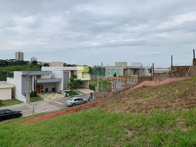Terreno com 306m², à venda, no bairro Jardim Dora em Jacareí