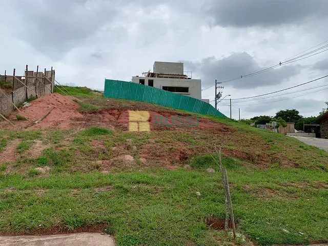 Terreno com 306m², à venda, no bairro Jardim Dora em Jacareí