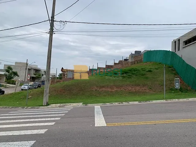 Terreno com 306m², à venda, no bairro Jardim Dora em Jacareí