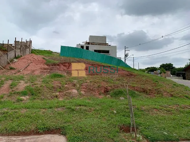 Terreno com 306m², à venda, no bairro Jardim Dora em Jacareí