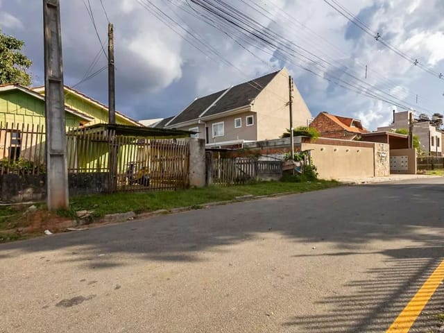 Terreno à venda, no bairro Orleans em Curitiba
