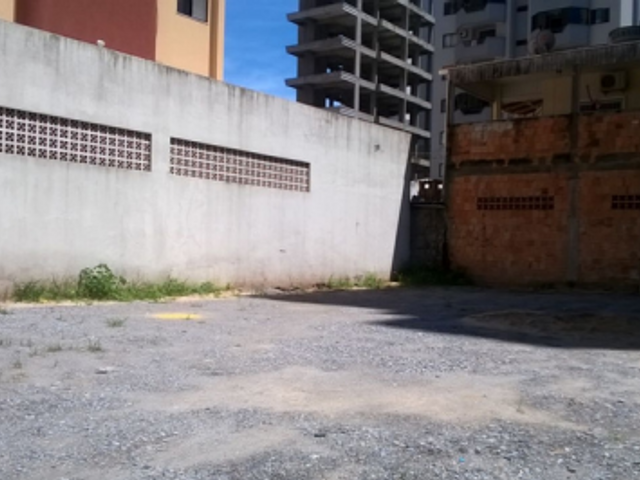 Terreno com 252m², à venda, no bairro Meia Praia em Itapema