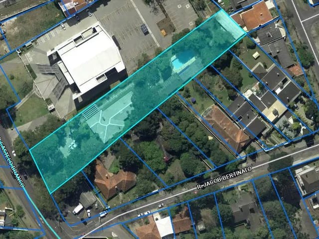 Terreno com 3177m², à venda, no bairro Cristo Rei em Curitiba