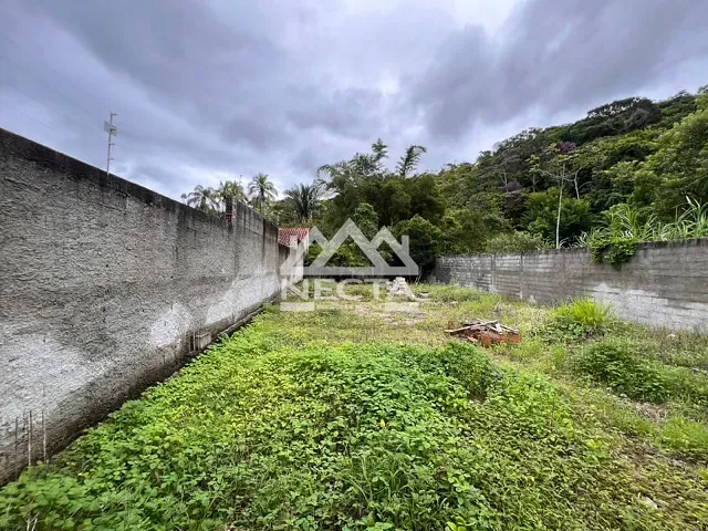 Terreno com 360m², à venda, no bairro Martim de Sa em Caraguatatuba