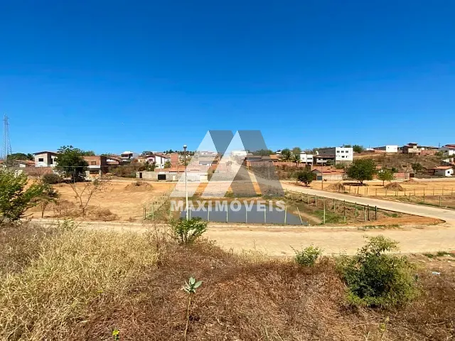 Terreno com 360m², à venda, no bairro São Francisco em Araçuaí