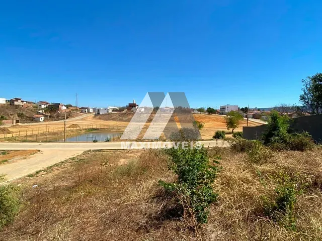 Terreno com 360m², à venda, no bairro São Francisco em Araçuaí
